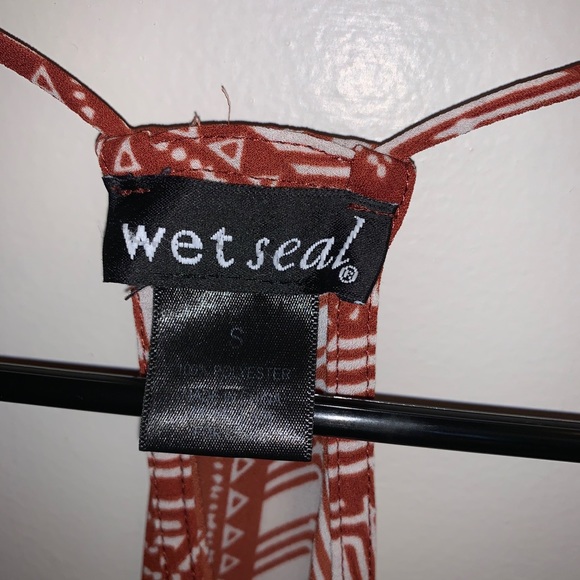 Wet Seal cami top pattern flowy racerback vneck - Picture 3 of 8